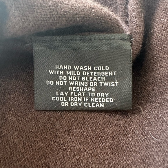 Women's Brown V-Neck Cashmere Sweater - Picture 4 of 4